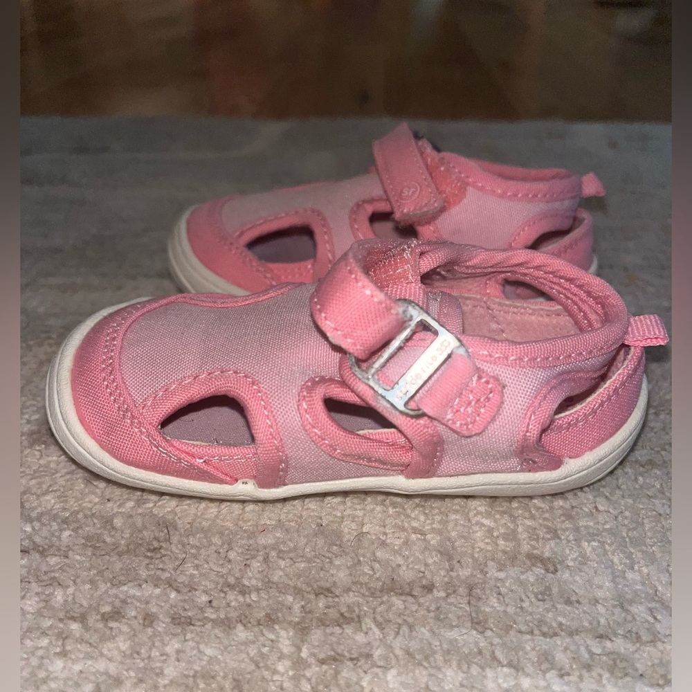 Stride Rite Ruffle Butt Shoes - Picture 2 of 4